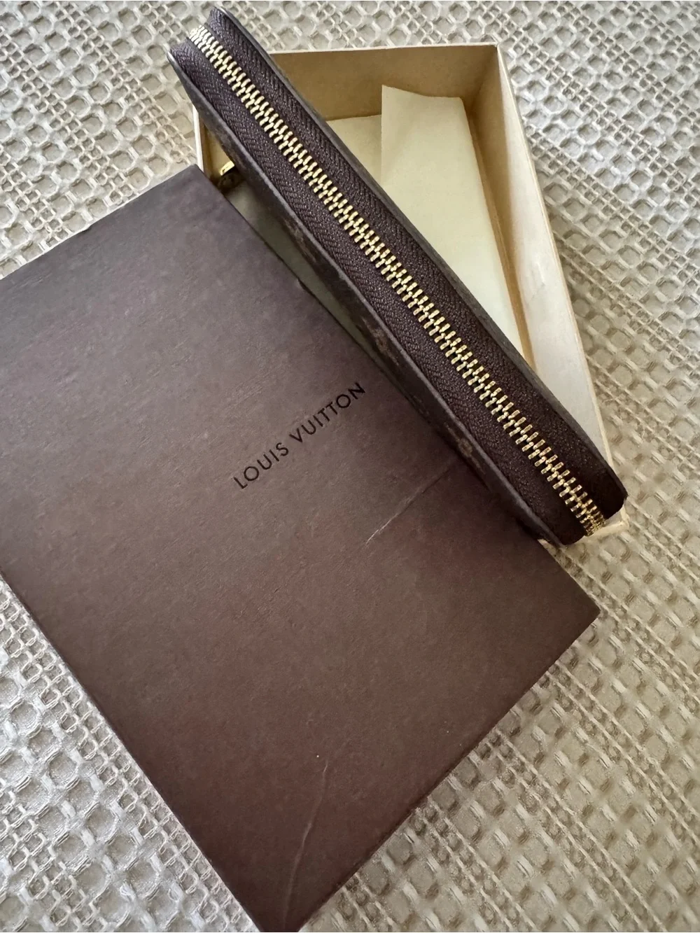 Louis Vuitton Monogram Canvas Zip Card Holder - Dark Brown no scratches damage